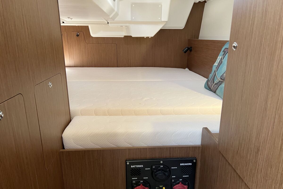 Beneteau Oceanis 35.1 Sailing World Yachtmakler 10