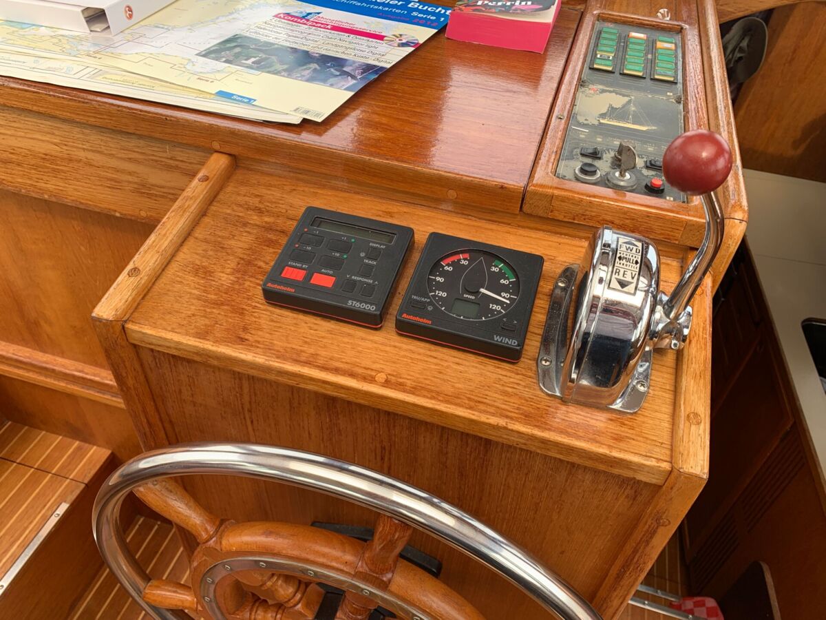 Motorsegler Nauticat 33 Sailing World Yachtmakler 21