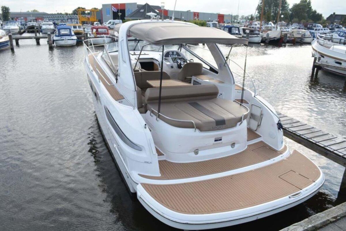 Motoryacht Bavaria Sport 35 Sailing World Yachtmakler Heiligenhafen 3