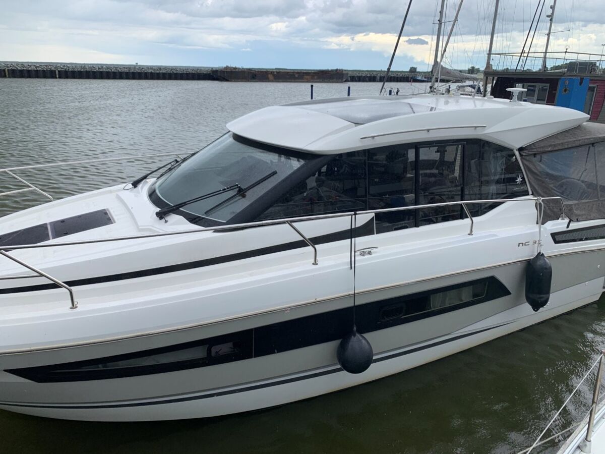 Motoryacht Jeanneau NC 33 Sailing World Yachtbrokers 2