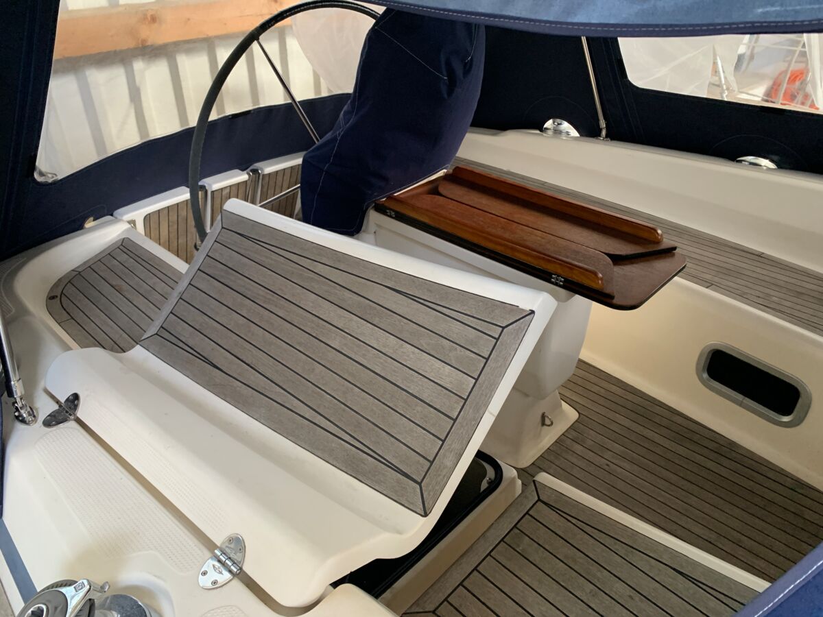Sailing Yacht Bavaria 34 Cruiser Sailing World Yachtbrokers Heiligenhafen 41