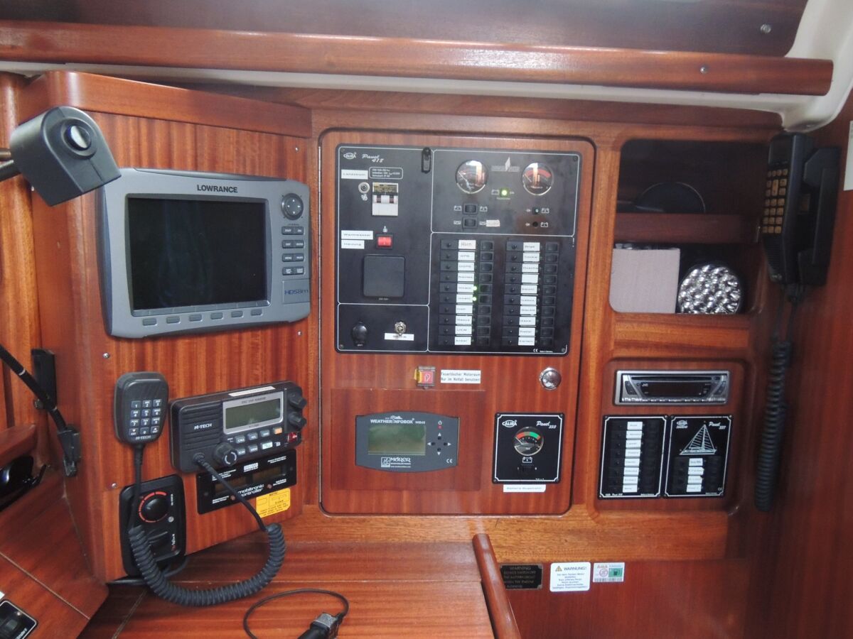 Sailing Yacht Bavaria 42 Sailing World Yachtbrokers 14