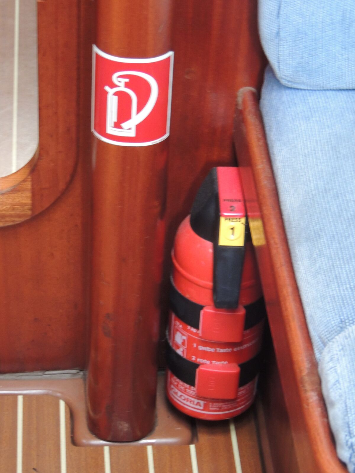Sailing Yacht Bavaria 42 Sailing World Yachtbrokers 32