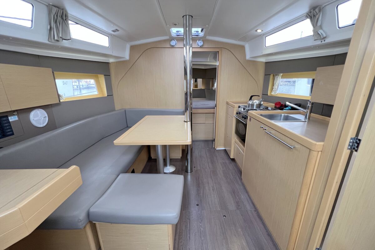 Sailing Yacht Beneteau Oceanis 38 - 7