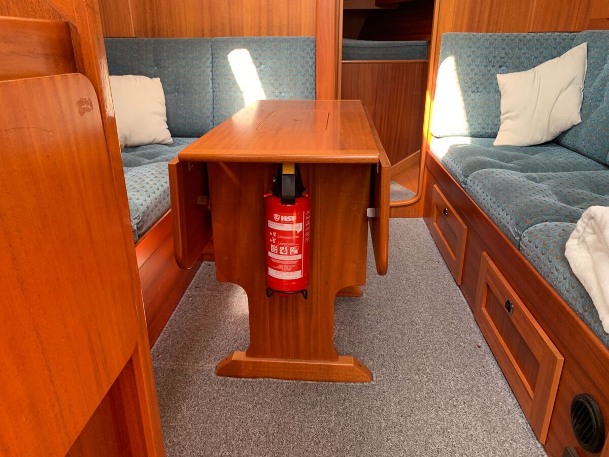 Sailing Yacht Hallberg-Rassy 34 Sailing World Yachtmakler Heiligenhafen 17