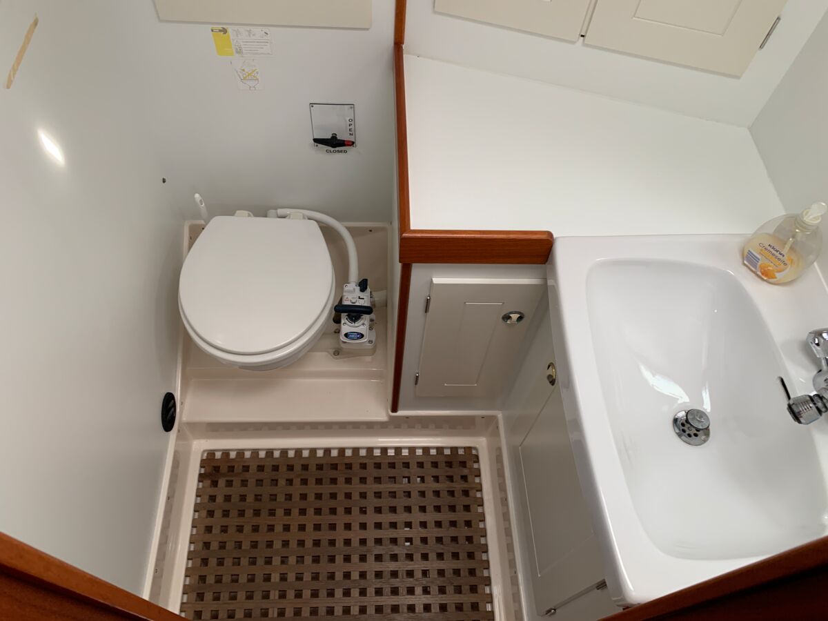 Sailing Yacht Hallberg-Rassy 42 F Sailing World Yachtbrokers Heiligenhafen 48