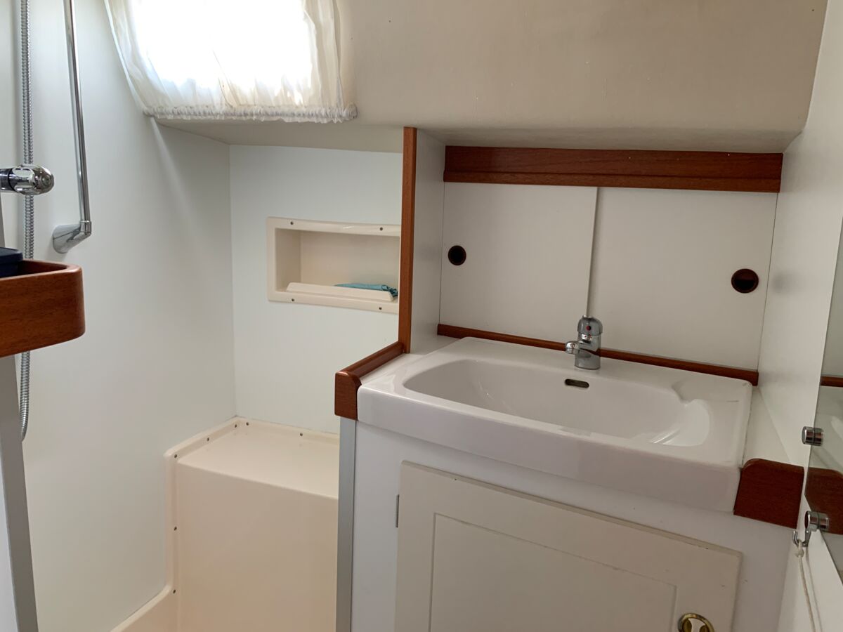 Sailing Yacht Hallberg-Rassy 42 F Sailing World Yachtbrokers Heiligenhafen 58