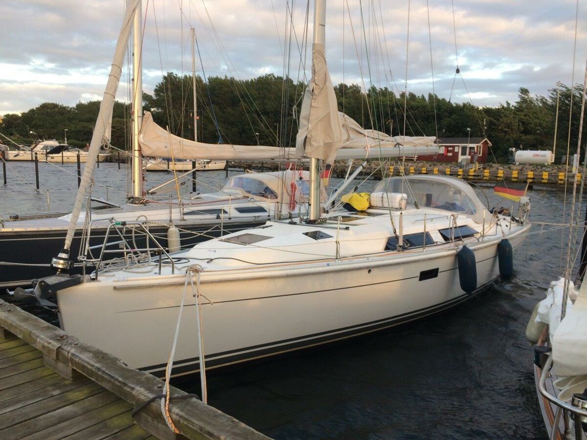 Sailing Yacht Hanse 375 Sailing World Yachtbrokes Heiligenhafen 2