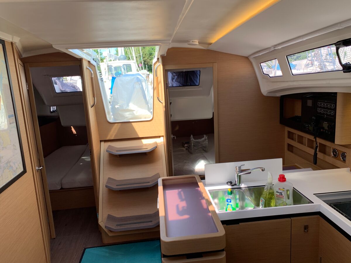 Sailing Yacht Jeanneau Sun Odyssey 410 Sailing World Yachtbrokers 33