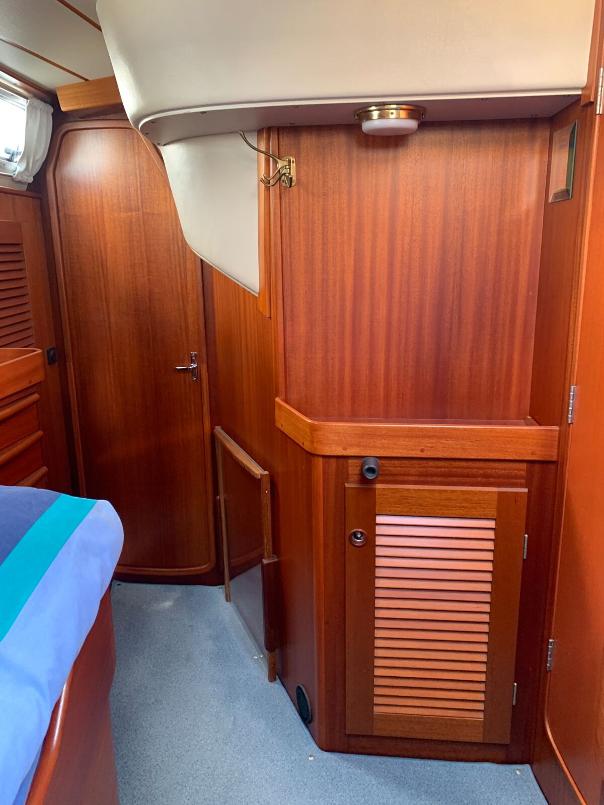 Segelyacht Hallberg-Rassy 45 Sailing World Yachtmakler Heiligenhafen 71