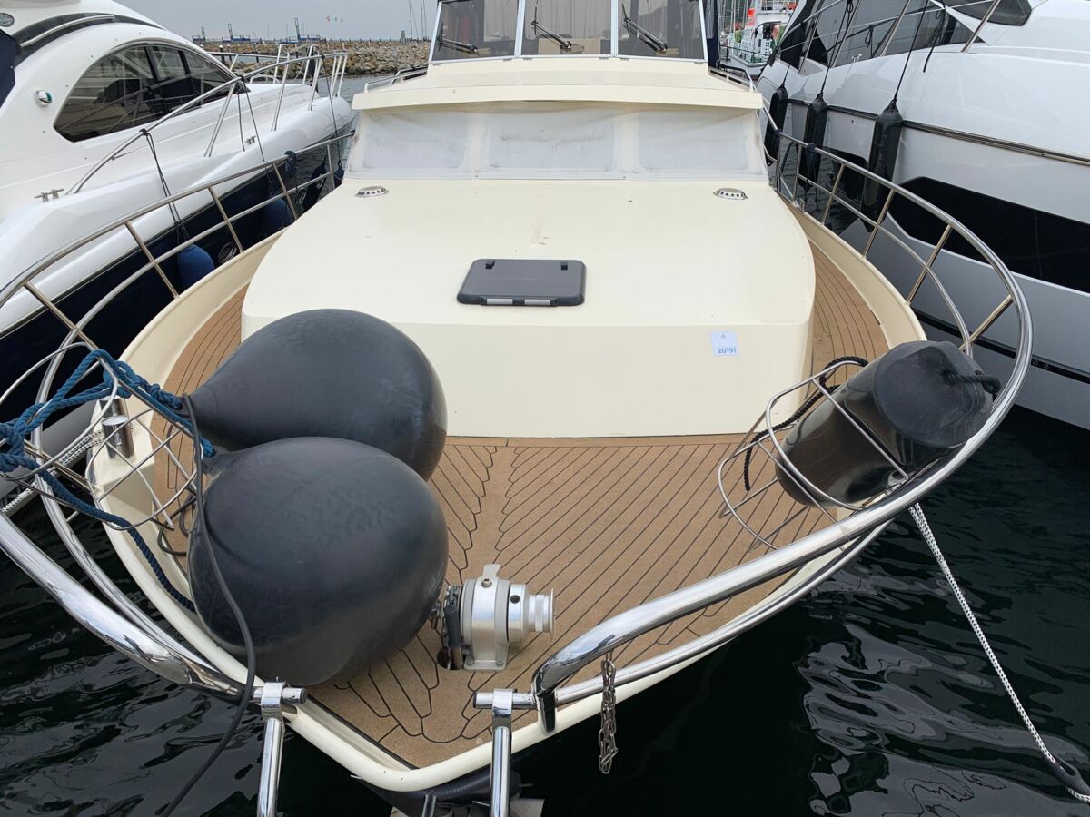 Vacance-1300-motoryacht-sailing-world-yachtbrokers-2