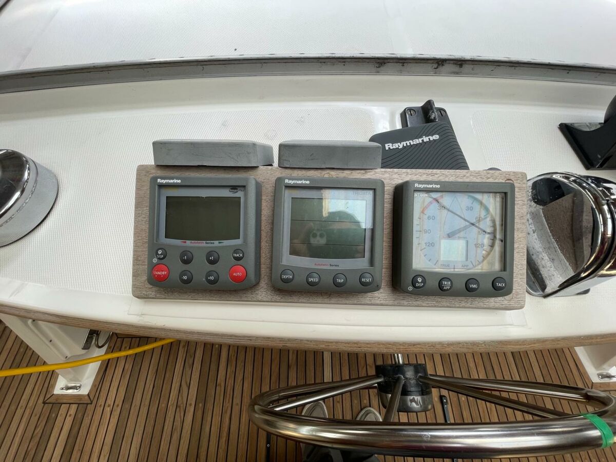 Motorsegler Nauticat 33 Sailing World Yachtmakler 48