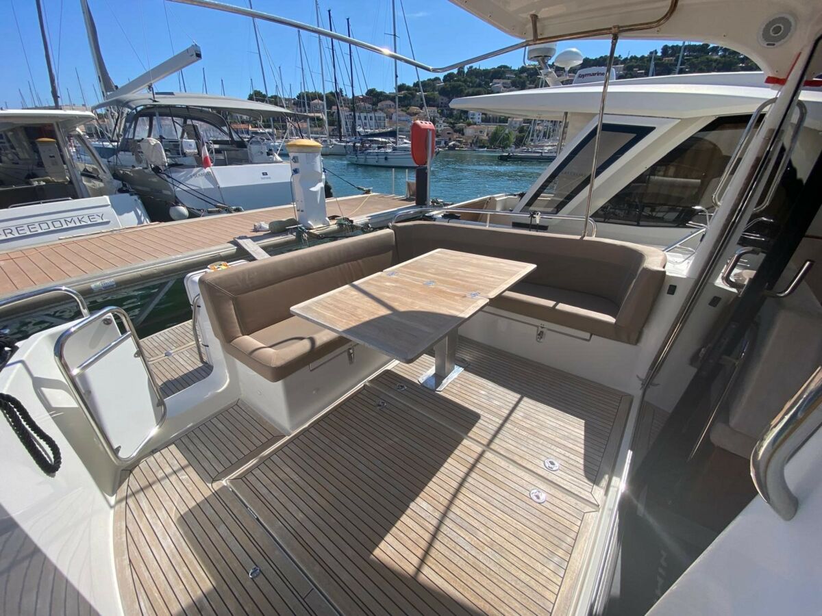 Motoryacht Nimbus 405 Coupe Sailing World Yachtbrokers 2