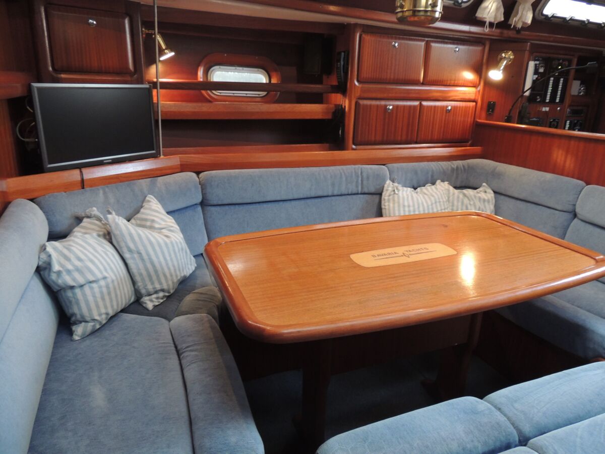 Sailing Yacht Bavaria 42 Sailing World Yachtbrokers 12