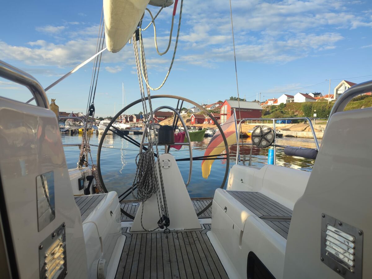 Sailing Yacht Salon 34 Sailing World Yachtbrokers 8