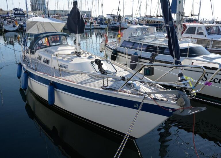 Segelyacht Hallberg-Rassy 29 Sailing World Yachtbrokers 2