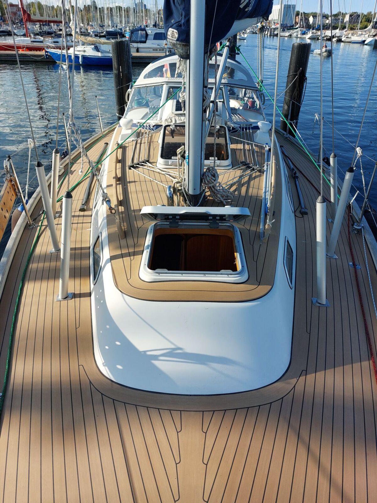 Segelyacht Hallberg-Rassy 34 Sailing World Yachtbrokers 44