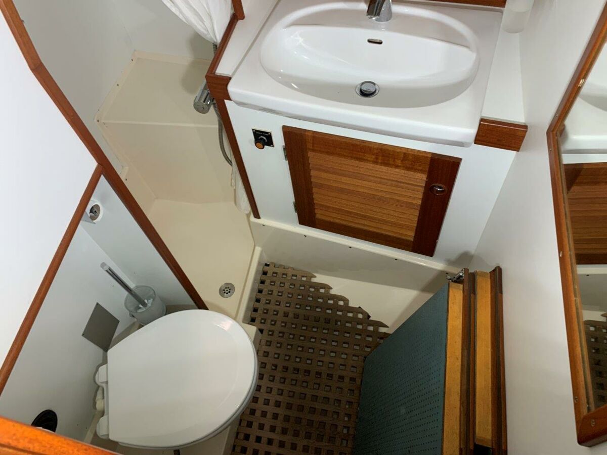 Segelyacht Hallberg-Rassy 45 Sailing World Yachtmakler   (39)