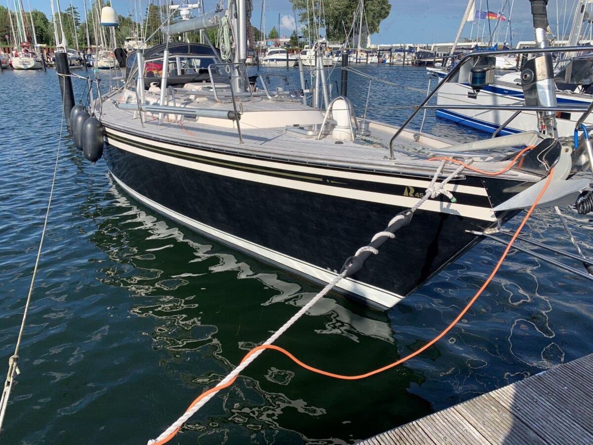 Segelyacht Hallberg-Rassy 45 Sailing World Yachtmakler Heiligenhafen 3