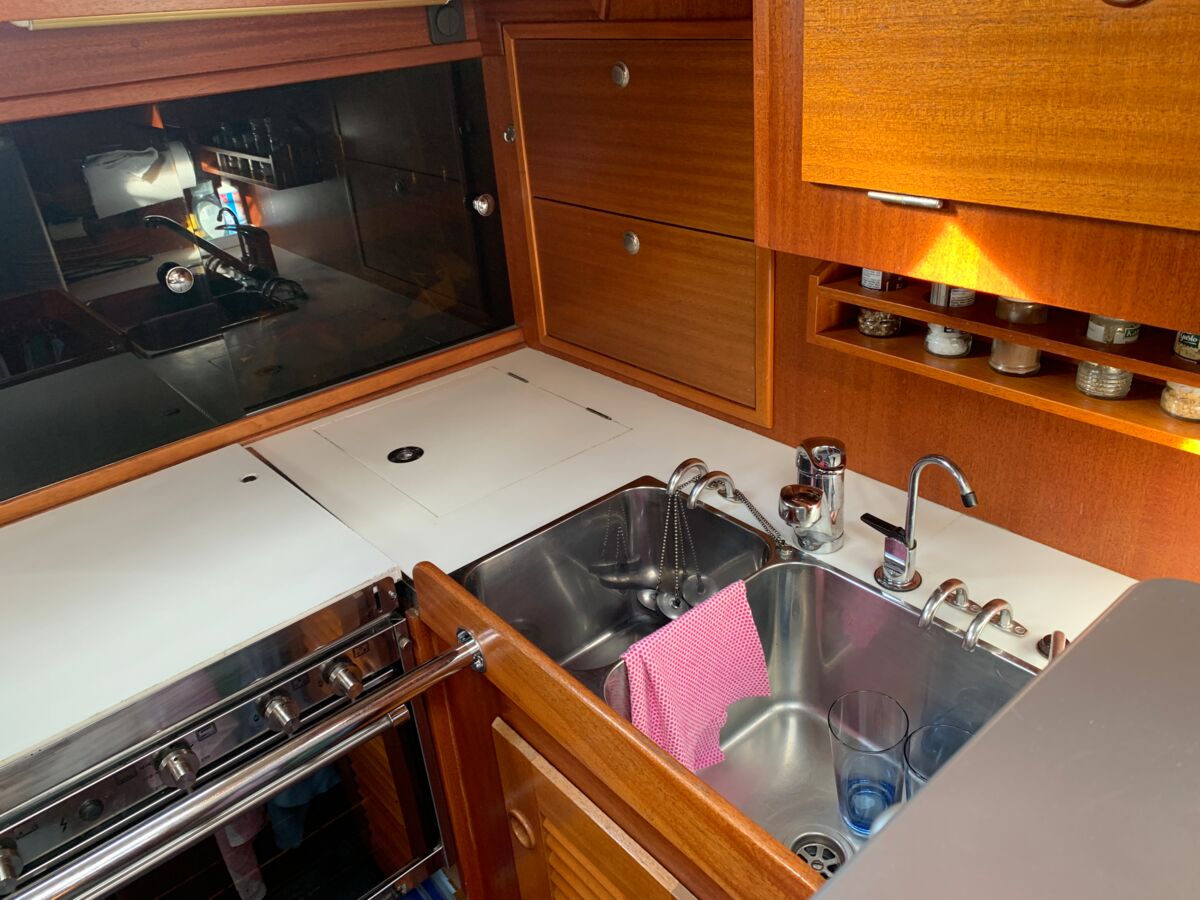 Segelyacht Hallberg-Rassy 45 Sailing World Yachtmakler Heiligenhafen 51