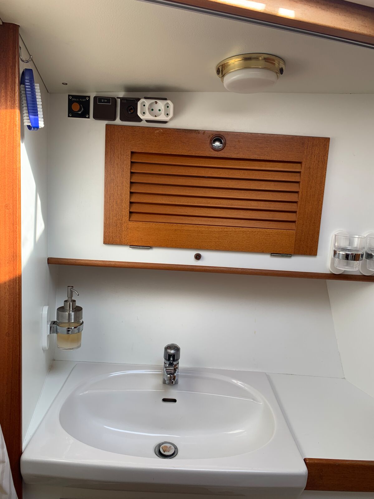 Segelyacht Hallberg-Rassy 45 Sailing World Yachtmakler Heiligenhafen 96