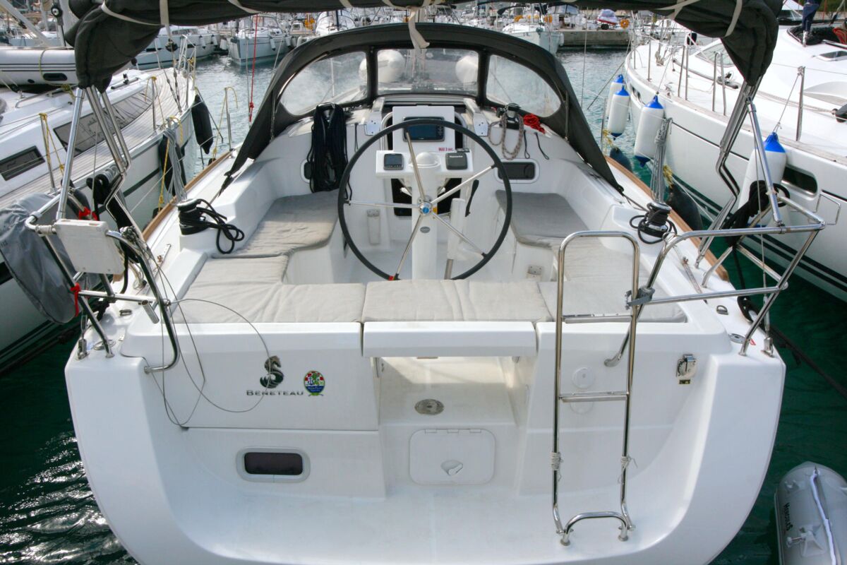 Beneteau Oceanis 34 Sailing World Yachtmakler 2
