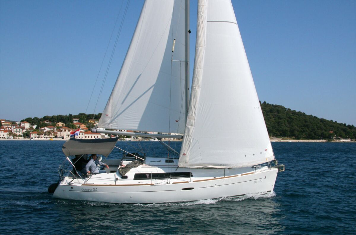 Beneteau Oceanis 34 Sailing World Yachtmakler 5