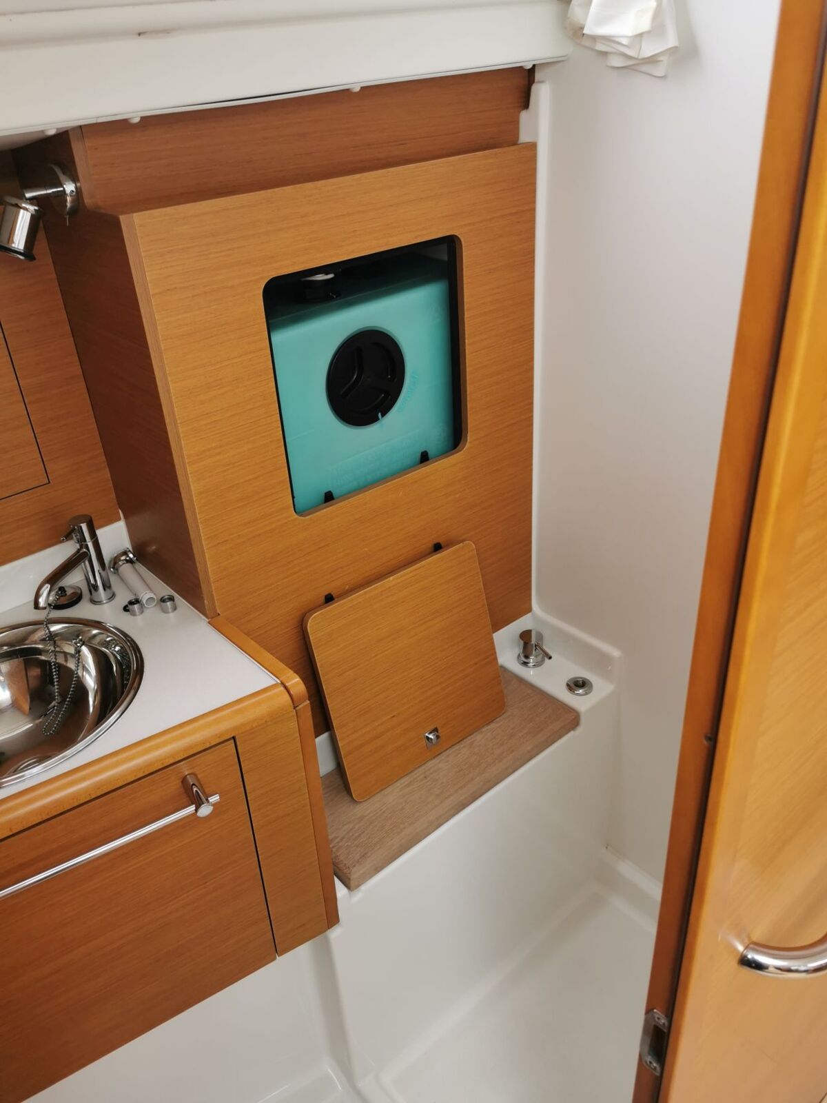 Jeanneau Sun Odyssey 449 Sailing World 17