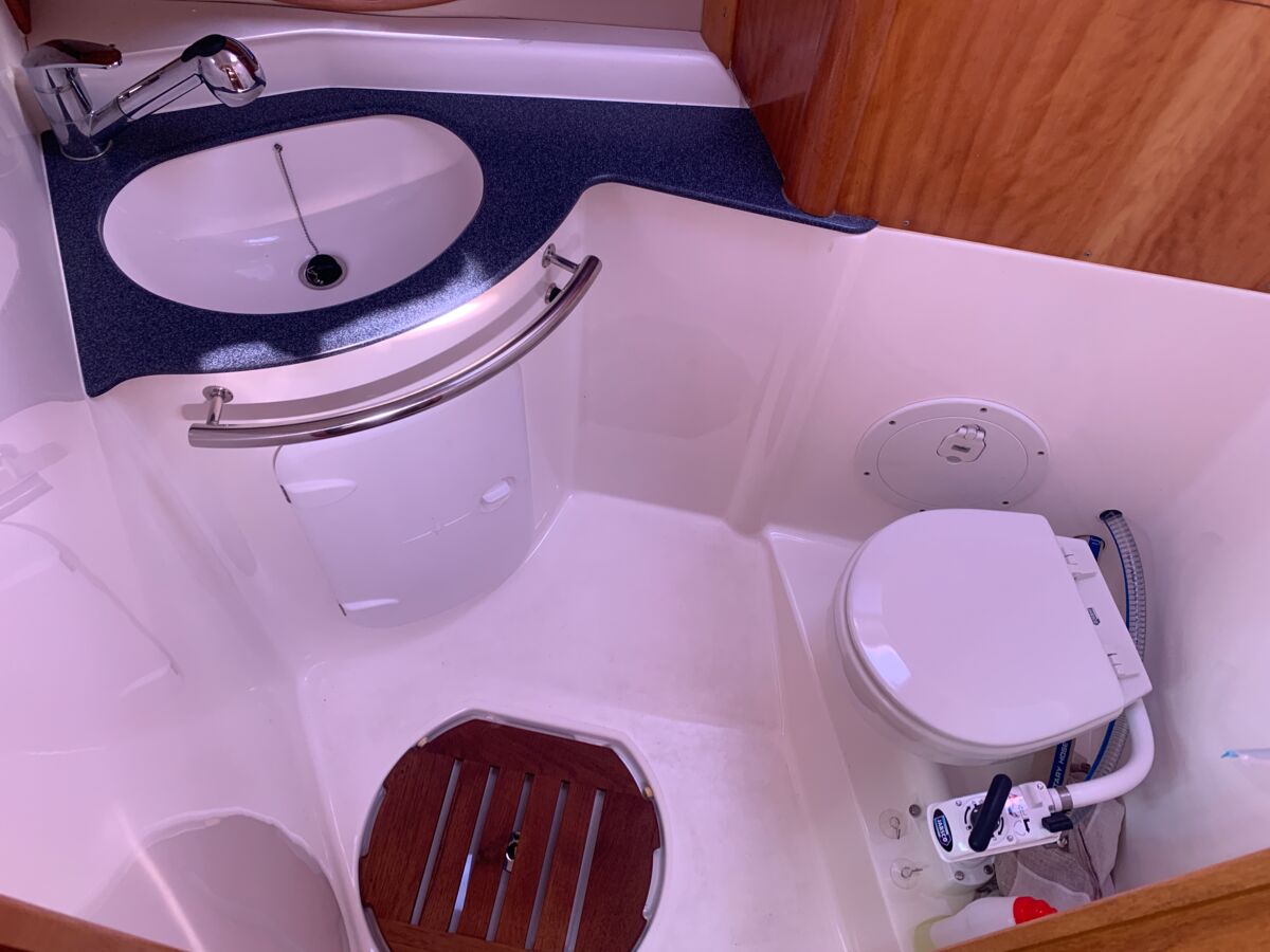 Motoryacht Bavaria 29 Sport Sailing World Yachtbrokers Heiligenhafen 14