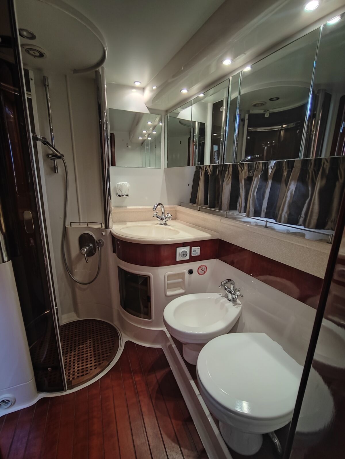 Motoryacht Fairline Squadron 50 Sailing World Yachtbrokers 13