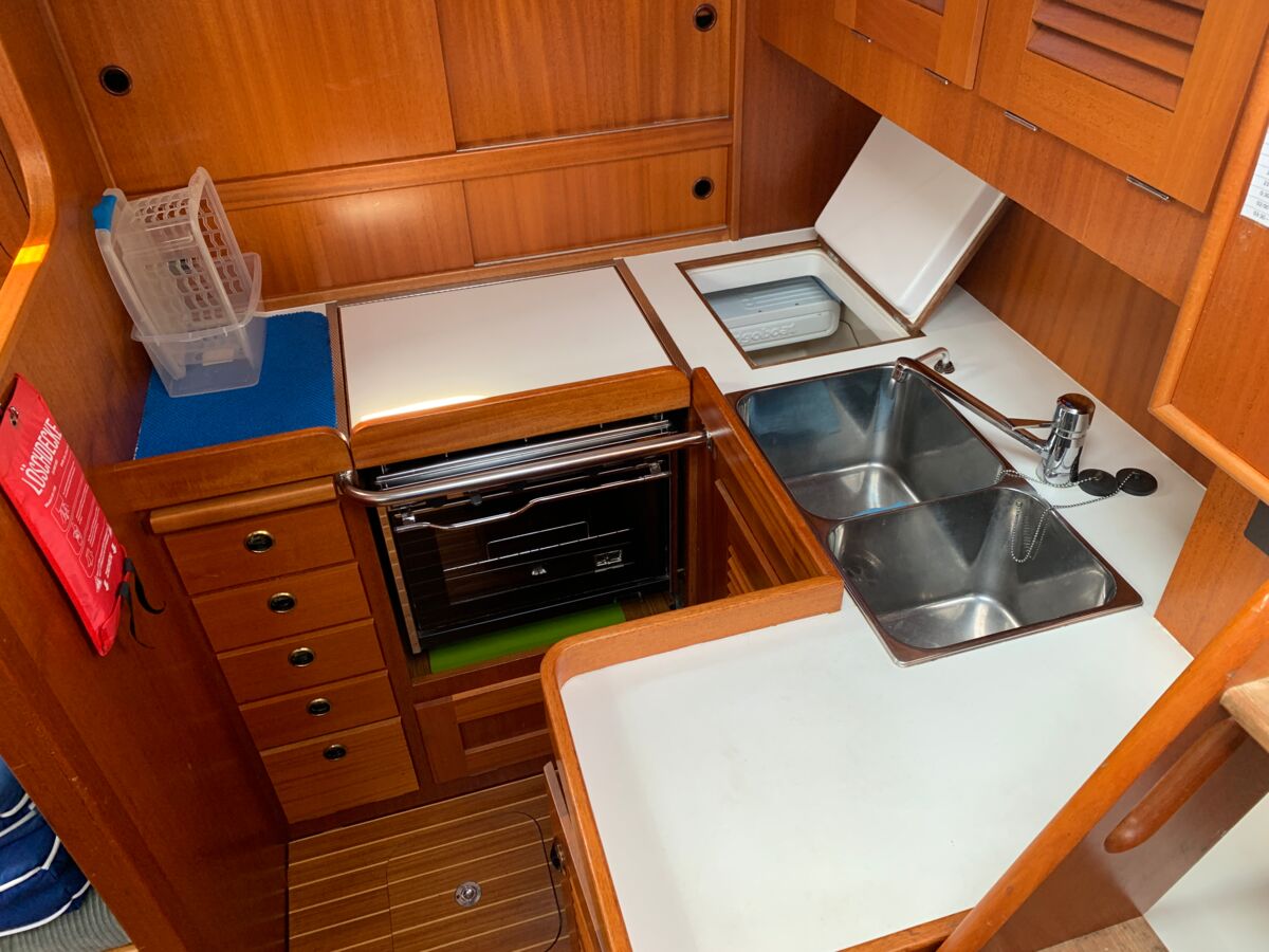 Sailing Yacht Hallberg-Rassy 42 F Sailing World Yachtbrokers Heiligenhafen 34