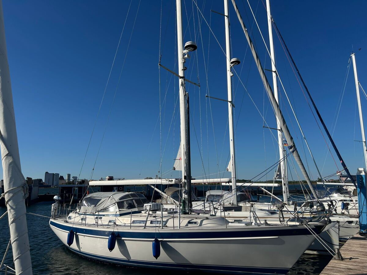 Sailing Yacht Hallberg-Rassy 42 F Sailing World Yachtbrokers Heiligenhafen 78