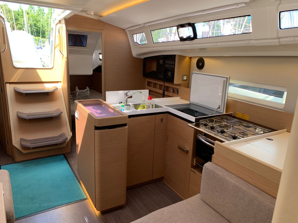 Sailing Yacht Jeanneau Sun Odyssey 410 Sailing World Yachtbrokers 32