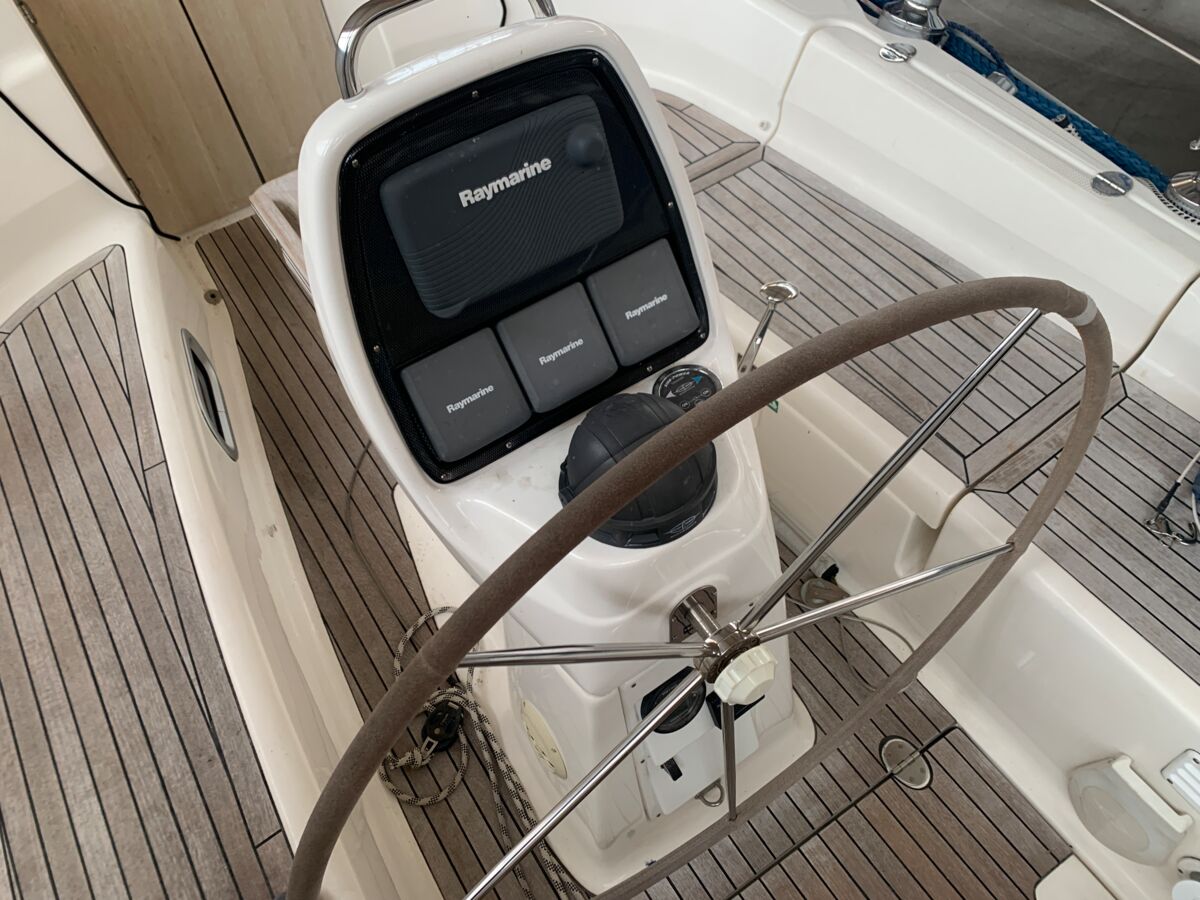 Segelyacht Bavaria 31 Cruiser Sailing World Yachtmakler 40