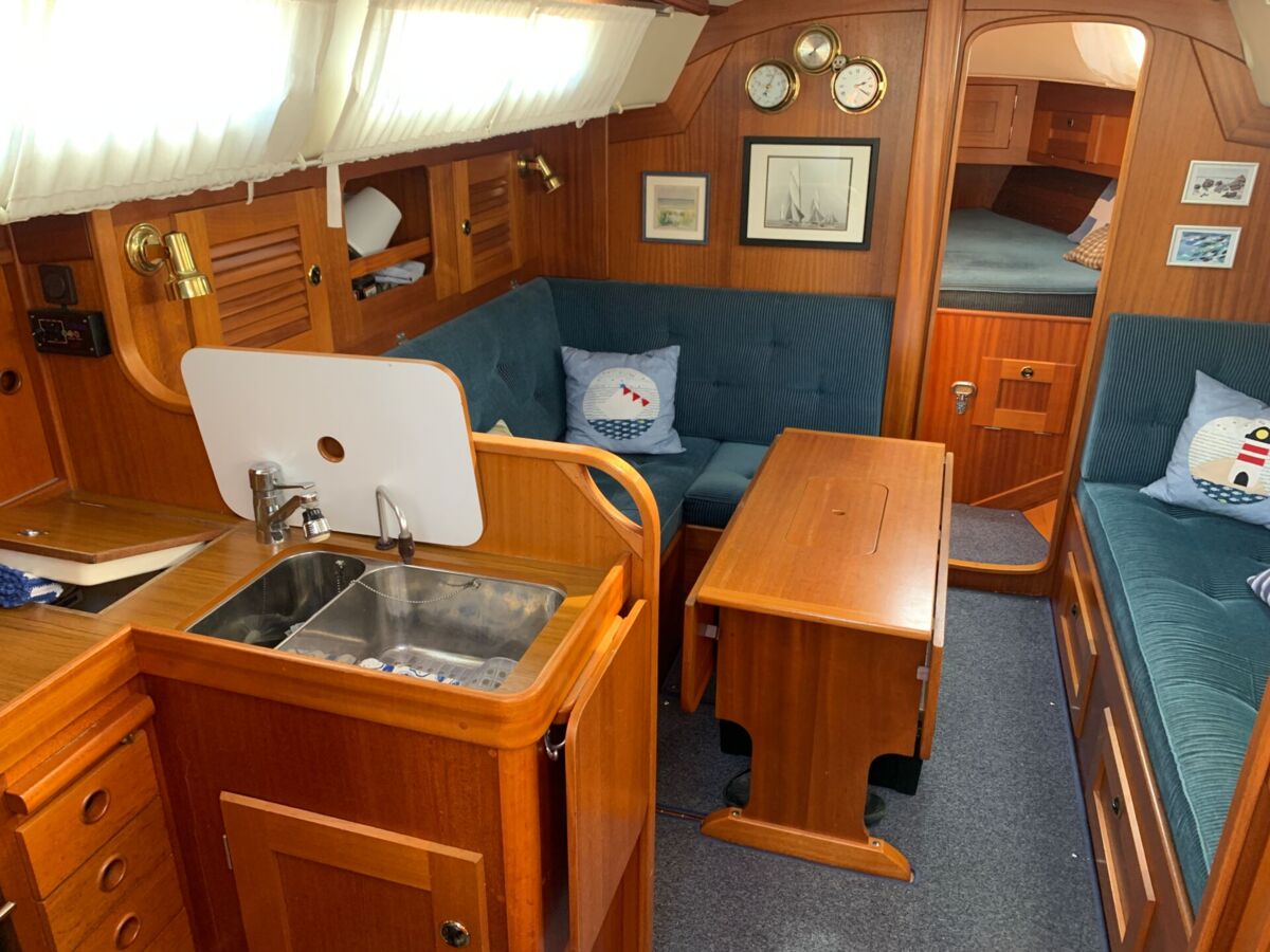 Segelyacht Hallberg-Rassy 34 Sailing World Yachtbrokers 11