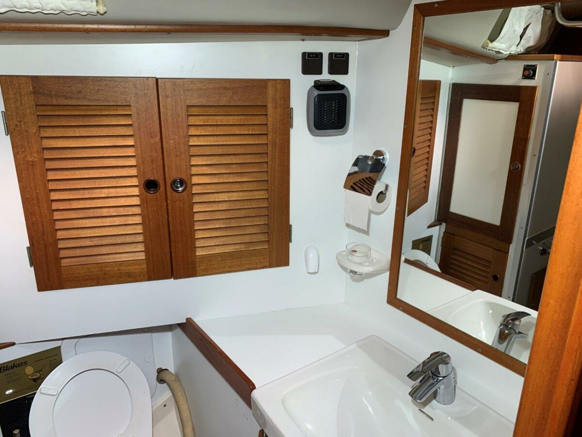 Segelyacht Hallberg-Rassy 45 Sailing World Yachtmakler   (28)