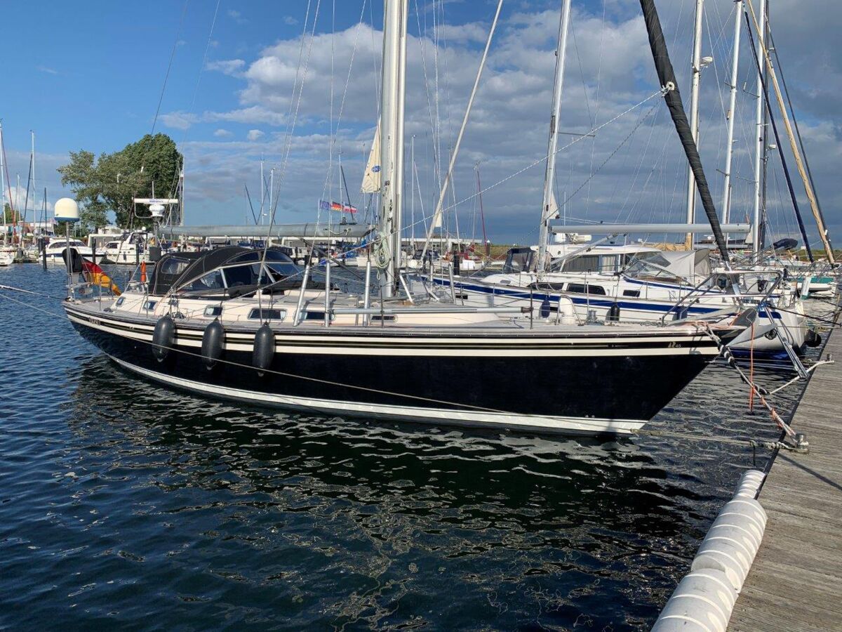 Segelyacht Hallberg-Rassy 45 Sailing World Yachtmakler Heiligenhafen 1