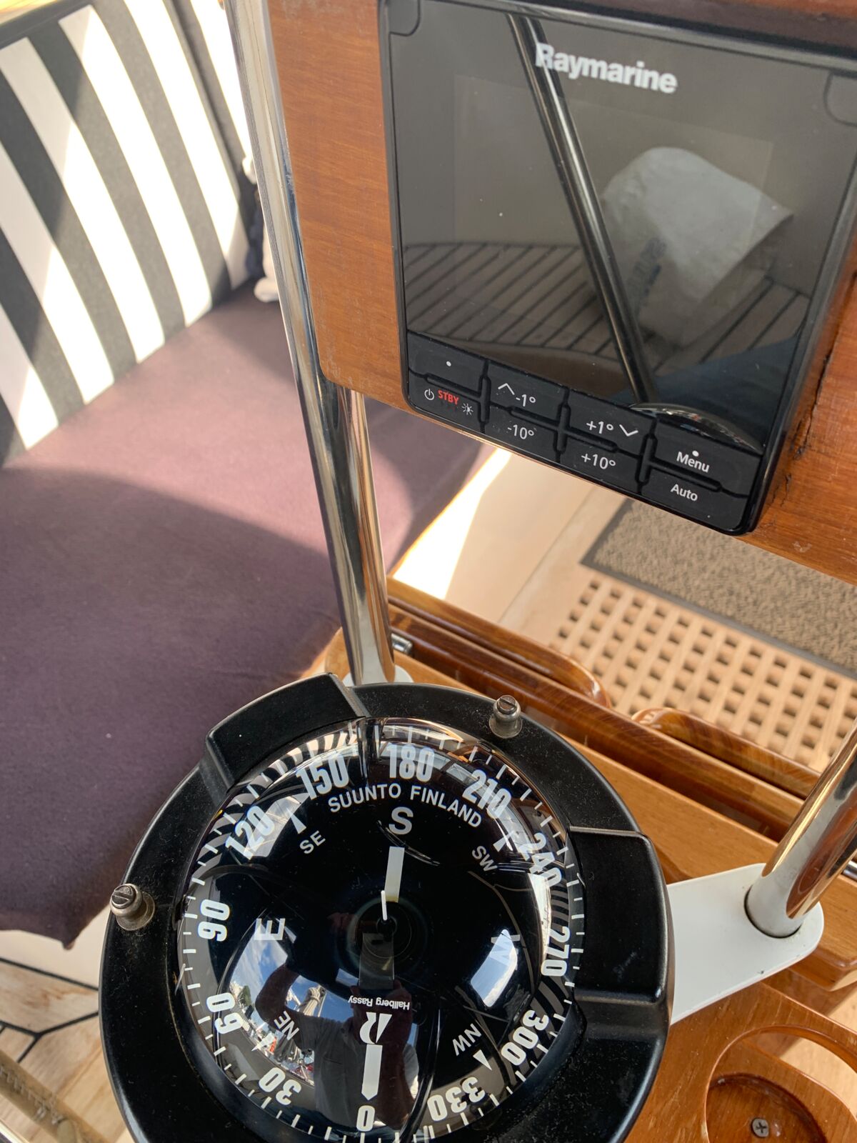 Segelyacht Hallberg-Rassy 45 Sailing World Yachtmakler Heiligenhafen 34