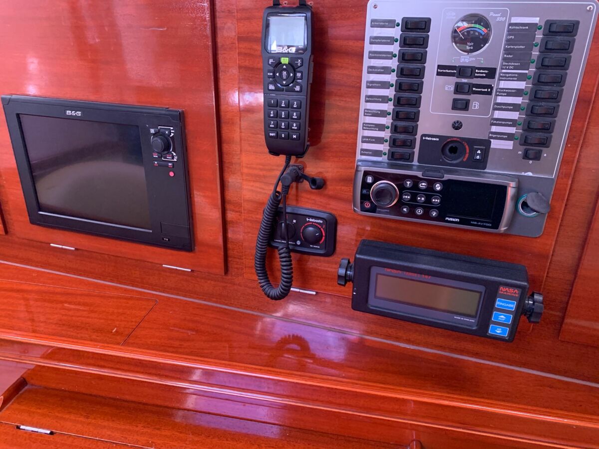 Hanse 411