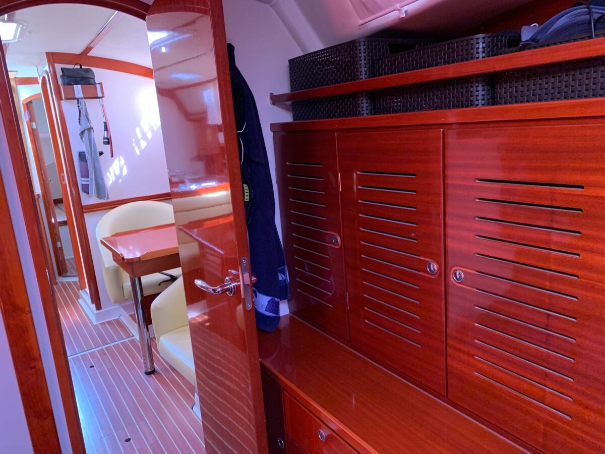 Hanse 411