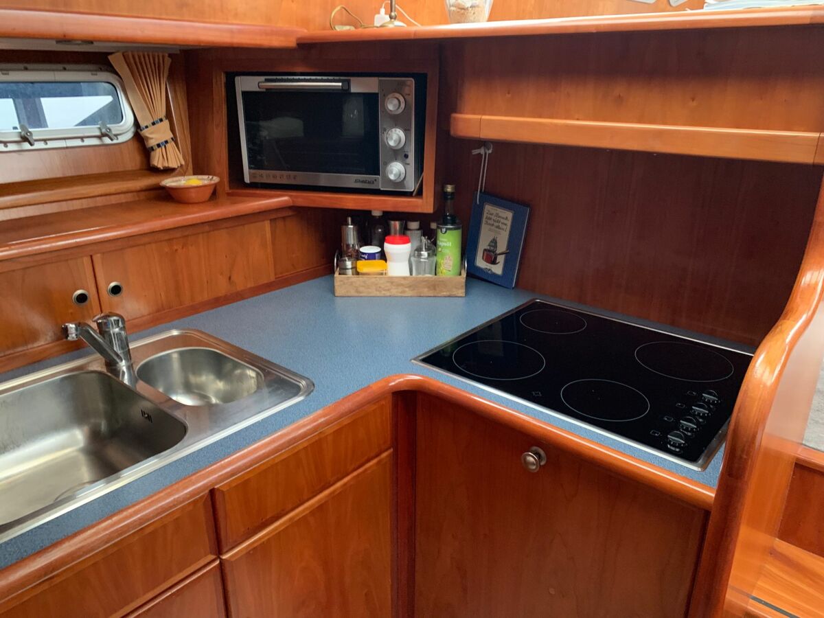 Vacance-1300-motoryacht-sailing-world-yachtbrokers-9