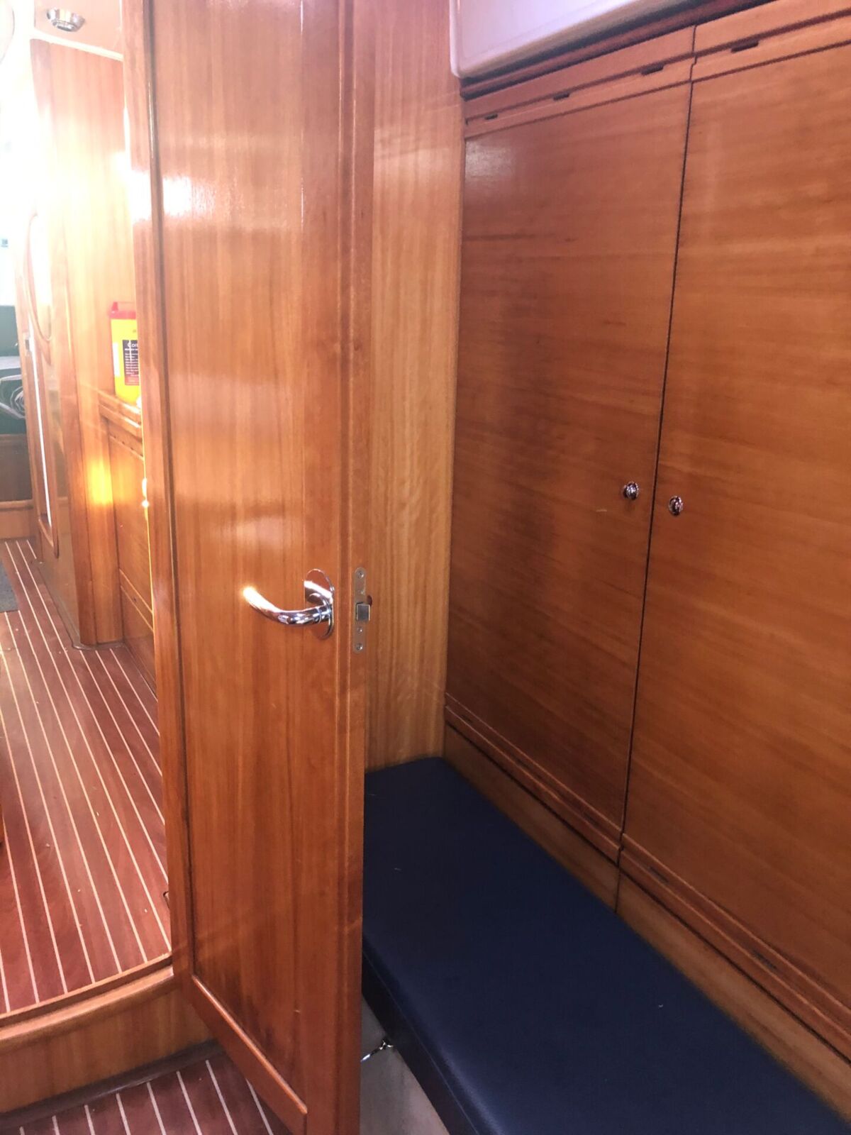 Bavaria 42-Cruiser-Gebrauchtyacht-Sailing-World-Yachtbrokers-13