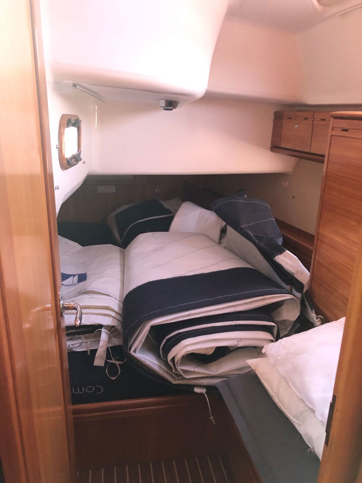 Bavaria 42-Cruiser-Gebrauchtyacht-Sailing-World-Yachtbrokers-24