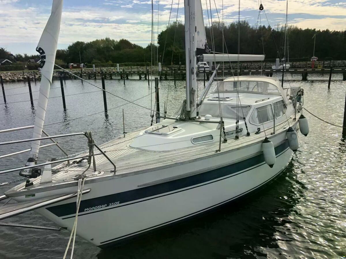 Decksalon Segelyacht Nordship 35 DS Sailing World Yachtmakler 1