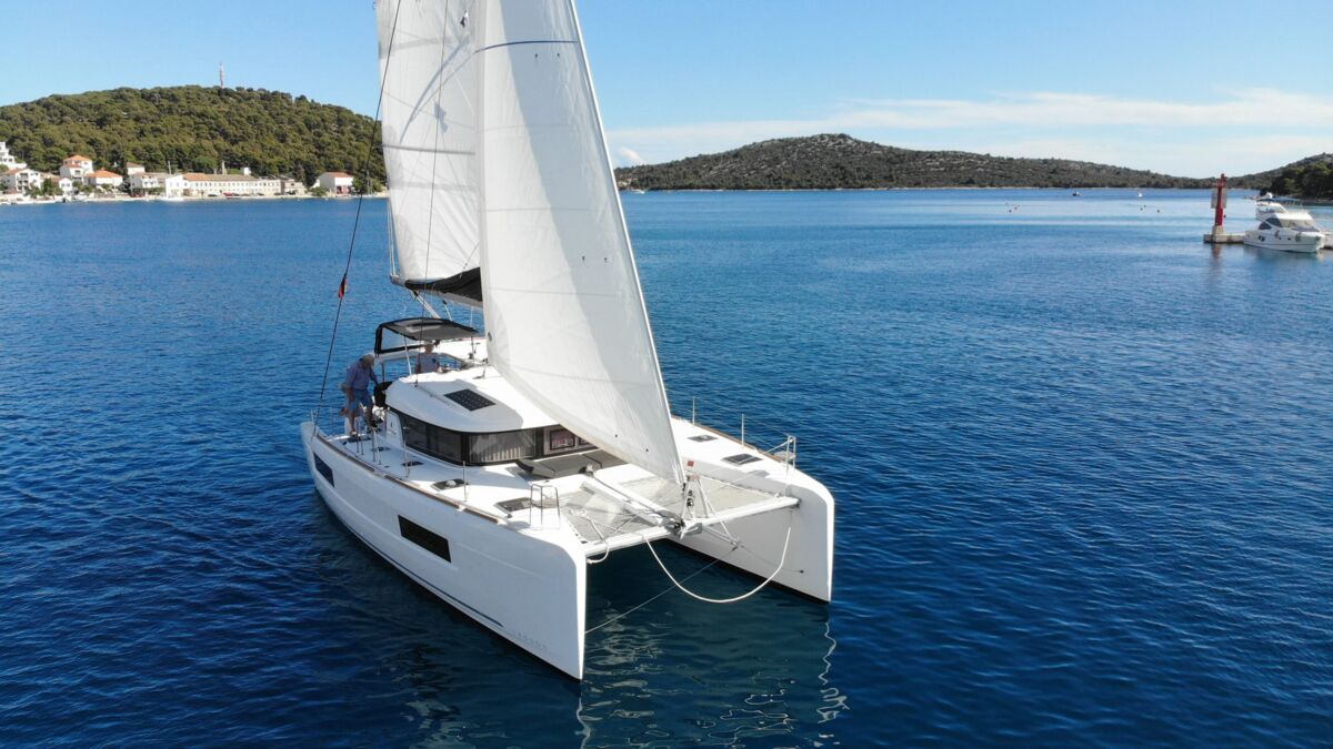 Lagoon 40 Katamaran Sailing World Yachtbrokers Heiligenhafen 3