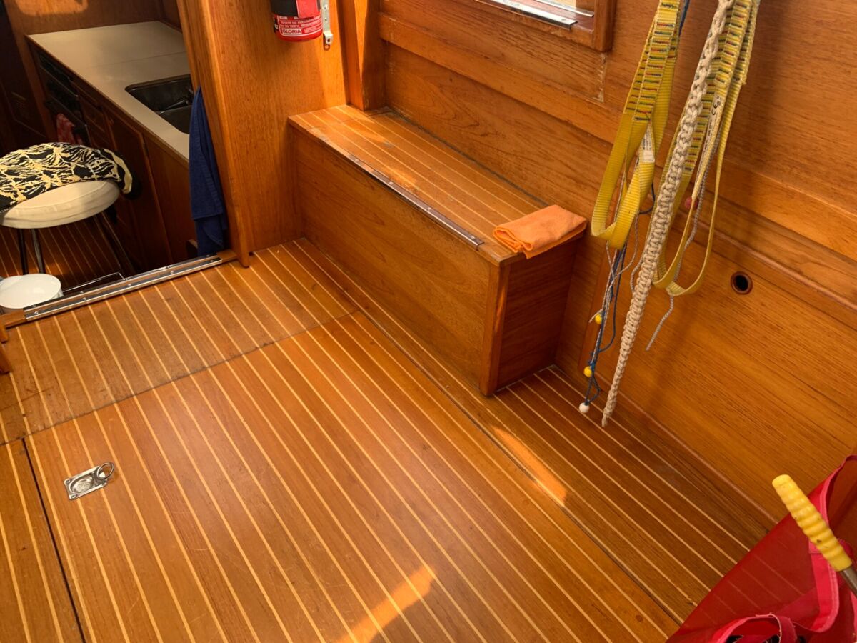 Motorsegler Nauticat 33 Sailing World Yachtmakler 25