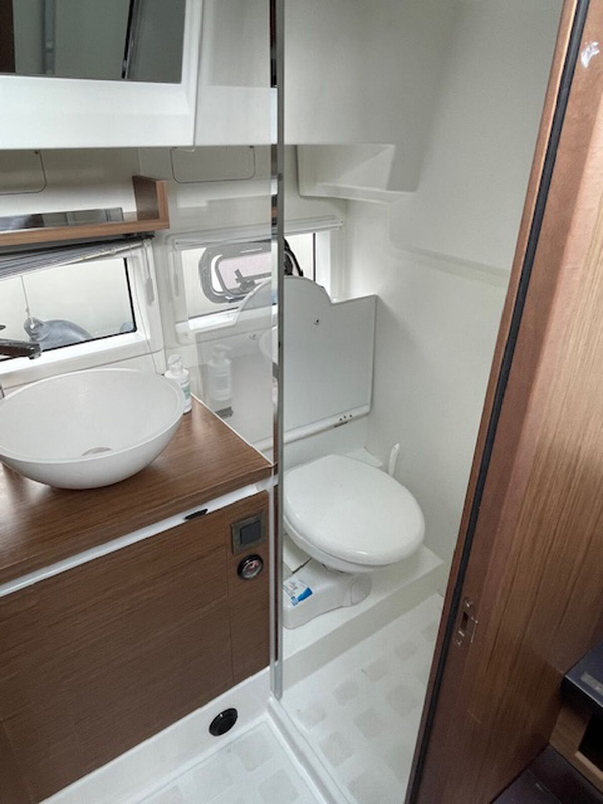 Motoryacht Jeanneau NC 33 Sailing World Yachtbrokers 9