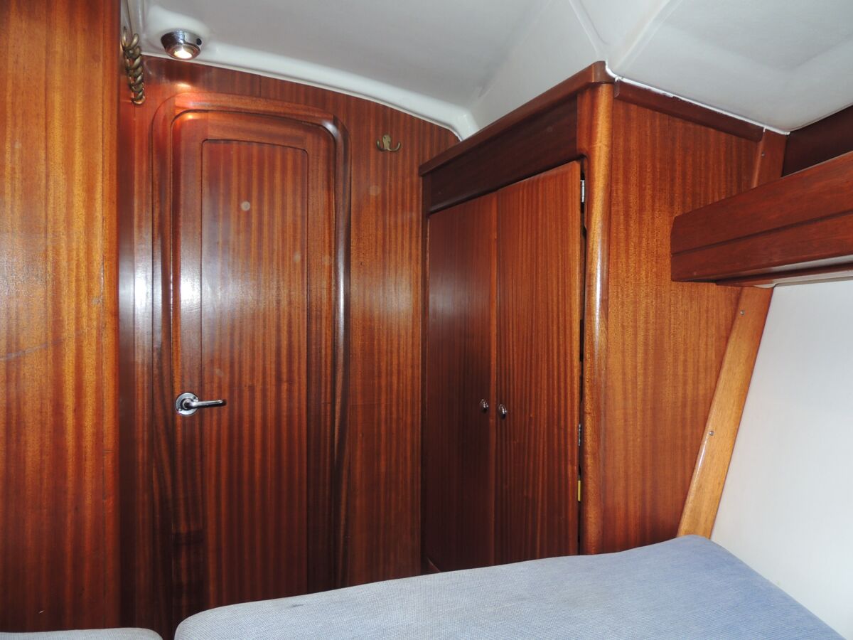 Sailing Yacht Bavaria 42 Sailing World Yachtbrokers 35