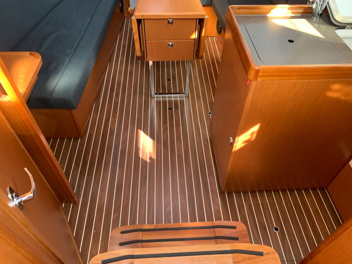 Sailing Yacht Bavaria Cruiser 34 Sailing World Yachtbrokers Heiligenhafen 35