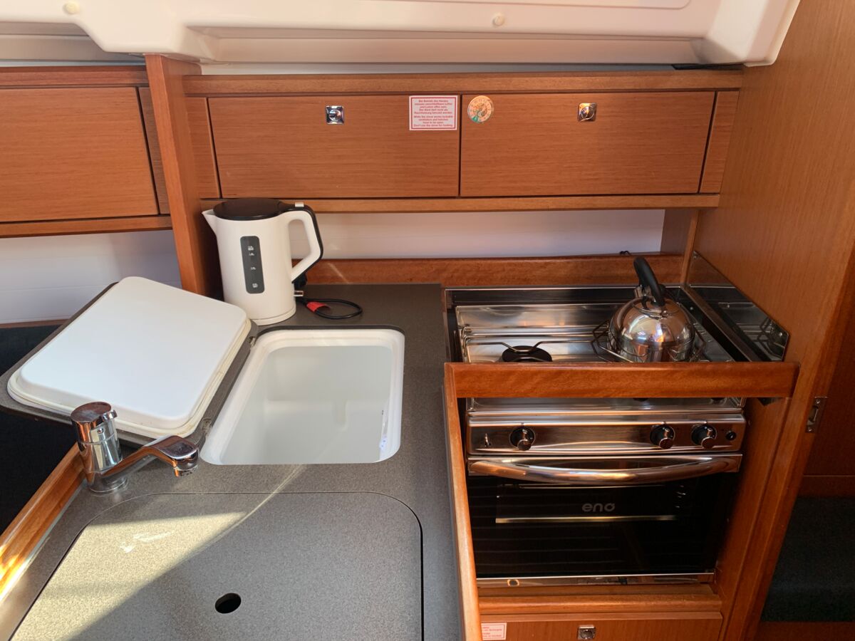 Sailing Yacht Bavaria Cruiser 34 Sailing World Yachtbrokers Heiligenhafen 38